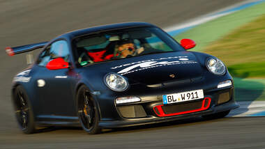 Wendland-Porsche 997 GT3 WRS 510, Fronansicht, Kurvenfahrt, Abendlich