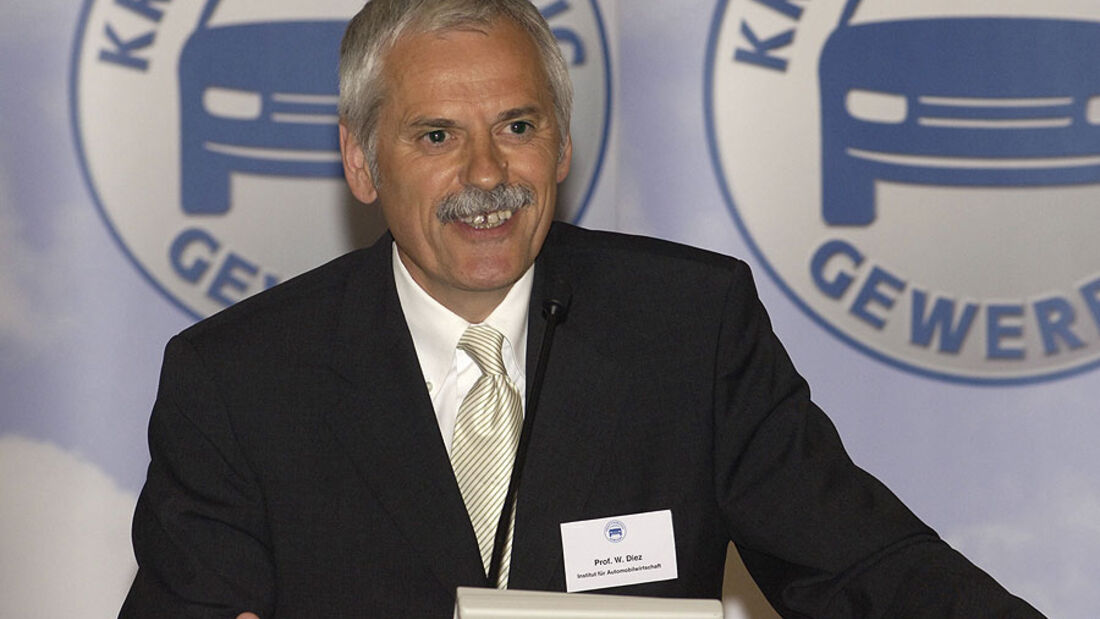 Willi Diez Leiter des Instituts f�r Automobilwirtschaft (IFA)