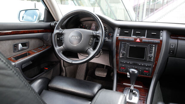 Youngtimer-Fahrbericht-Audi-A8-4.2-Interieur