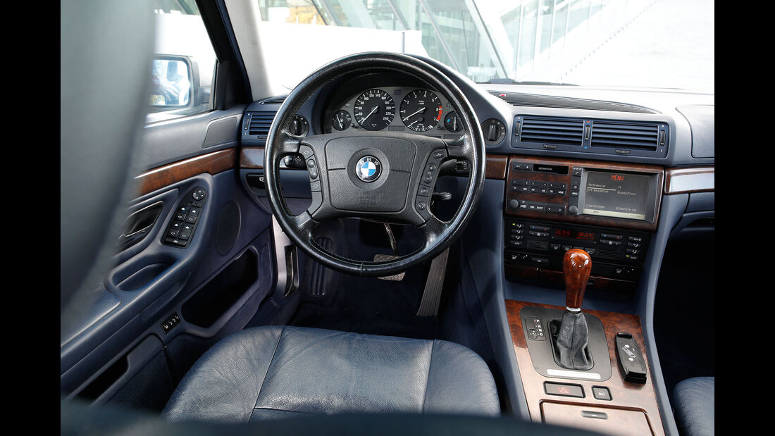 Youngtimer-Fahrbericht-BMW-740i-Interieur