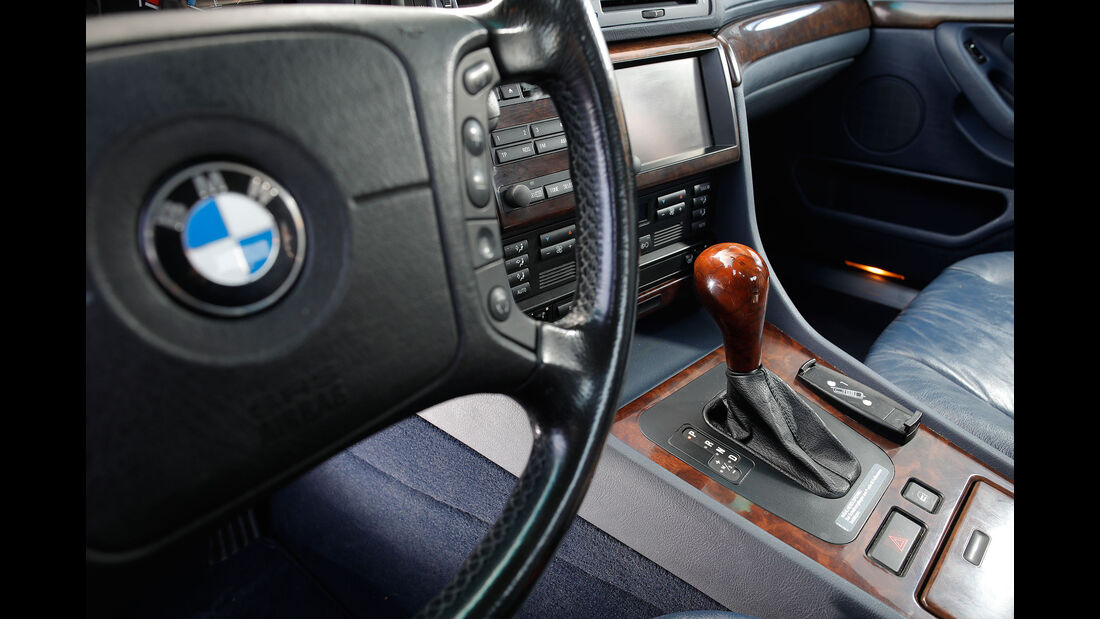 Youngtimer-Fahrbericht-BMW-740i-Interieur