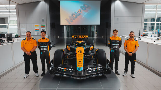 Zak Brown - Lando Norris - Oscar Piastri - Andrea Stella - McLaren MCL60 - Formel 1 - Saison 2023
