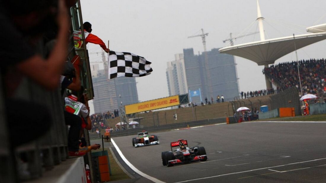 Zieldruchfahrt Hamilton Formel 1 GP China 2011