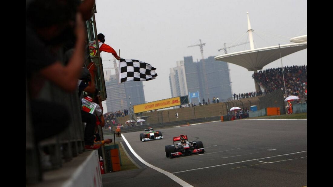 Zieldruchfahrt Hamilton Formel 1 GP China 2011