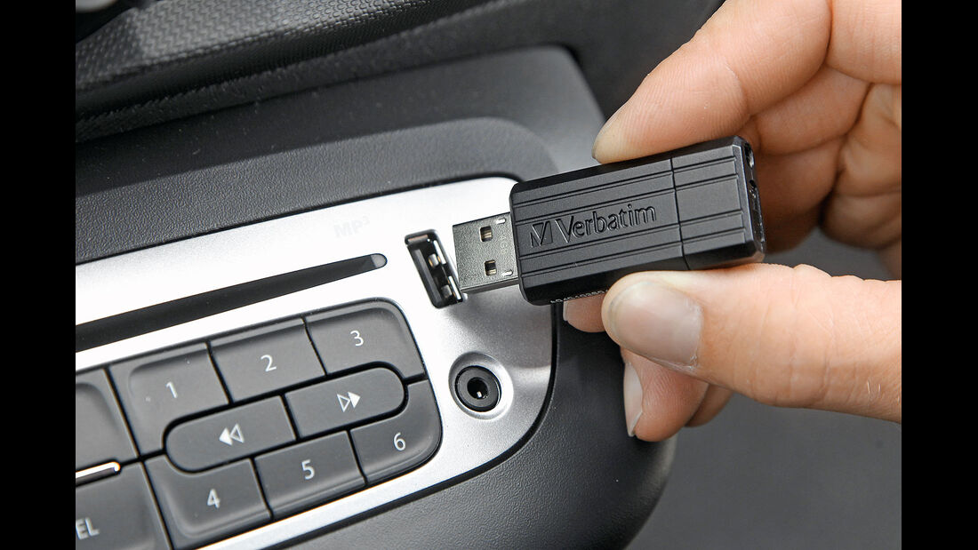 ams15/2012, Kleinwagen, 100 g/km CO2, Renault Twingo, USB-Anschluss