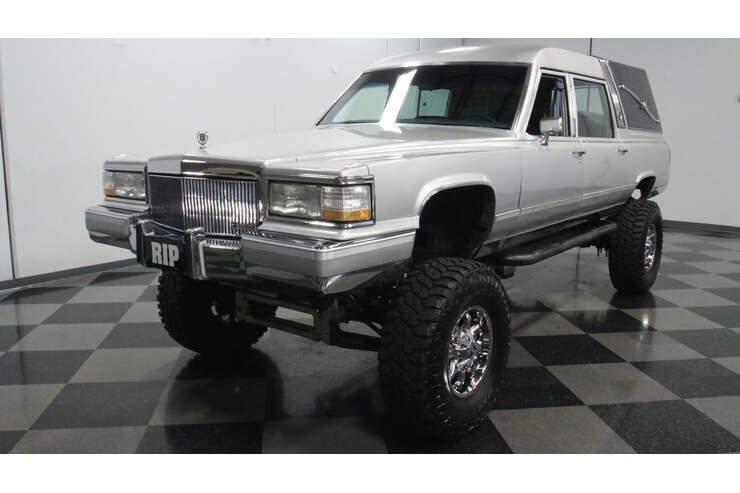 Cadillac Brougham Hearse 1990: Höhergelegter-V8-Leichenwagen | AUTO