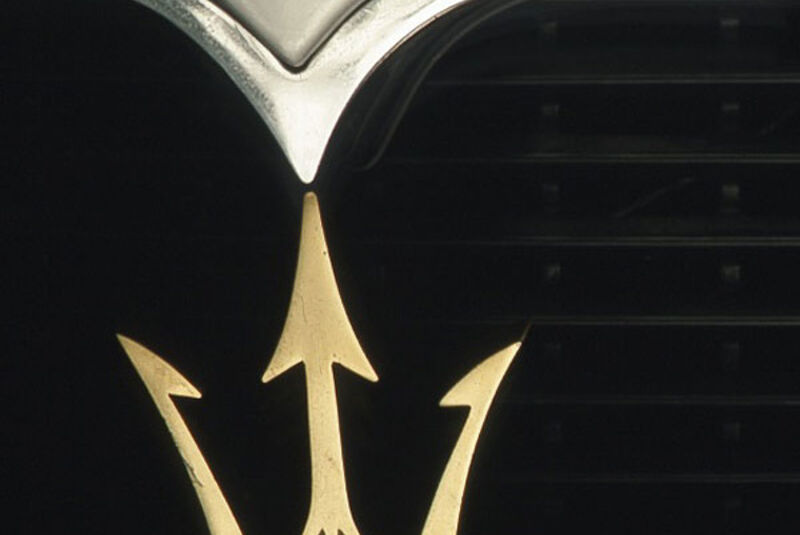 goldener Maserati-Dreizack