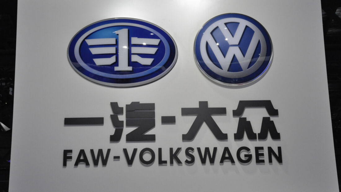 Faw volkswagen. FAW VW. FAW-Volkswagen sales в Китае. Логотип FAW на дверь. Название фирмы VW В Китае.