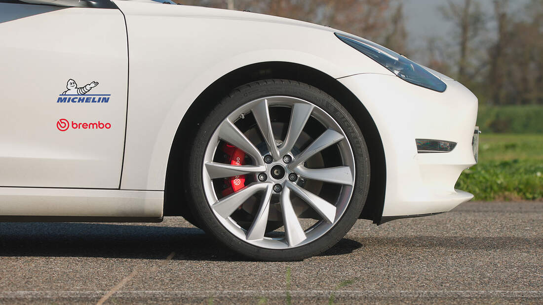 Brembo-und-Michelin-Reifen-und-Bremsen-vernetzt-k-rzere-Bremswege