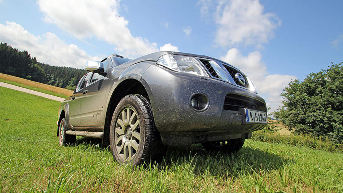 Nissan Navara Geht Während Der Fahrt Aus Nissan Navara V6 im Test - auto motor und sport