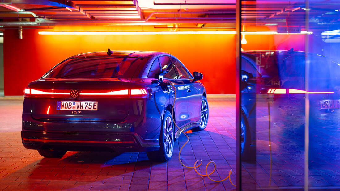 Neuzulassungen Elektroautos November 2024      : Der E-Auto-Markt schrumpft und schrumpft