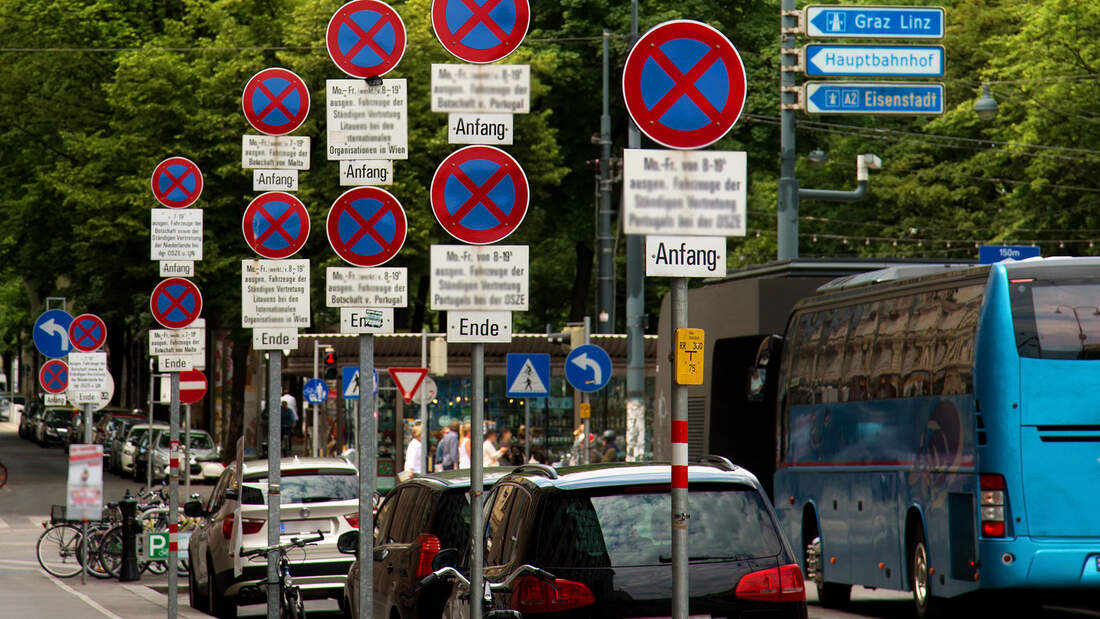 Neue-Schilder-in-sterreich-Wien-testet-Verkehrsschilder-aus-Holz