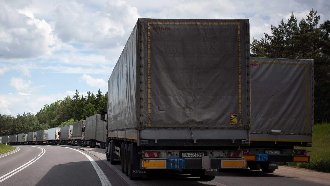 Verwunderlich Tir Auf Lkw Bildnull