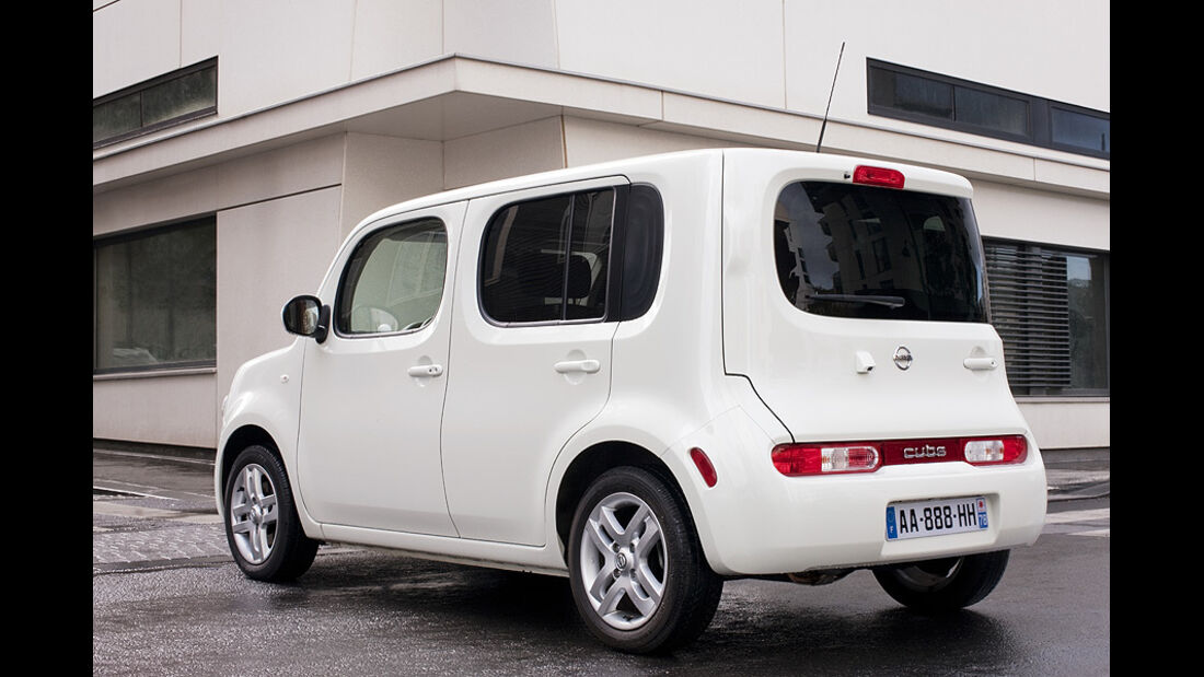 Nissan cube 1 поколение