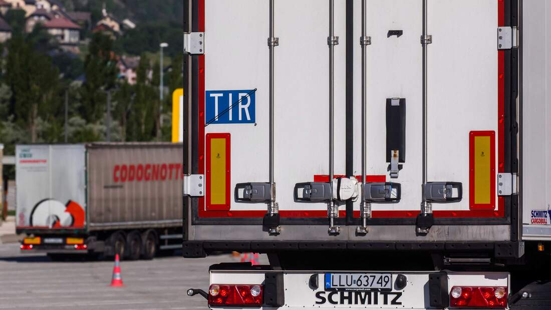 Verwunderlich Tir Auf Lkw Bild