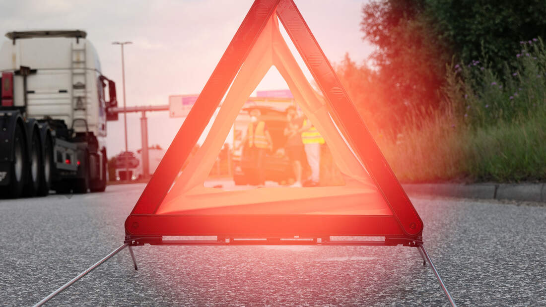S-ure-Crash-auf-der-A9-Transporter-14-fach-berladen