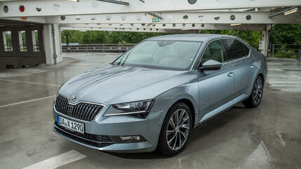 Mercedes E 200, BMW 520i, Skoda Superb VT, AMS1316