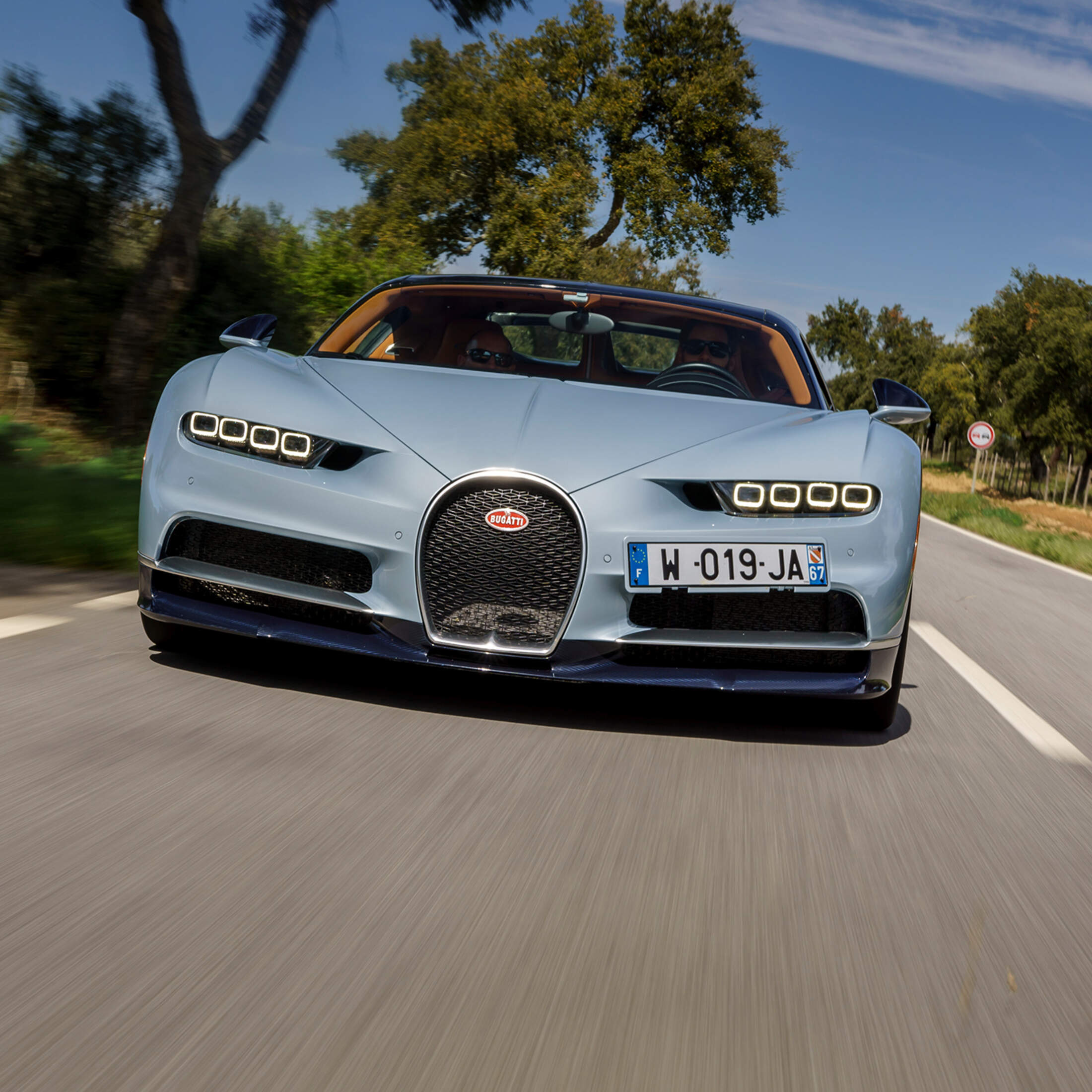 Bugatti Chiron im Fahrbericht Hypercar mit 20.20 PS   AUTO MOTOR ...