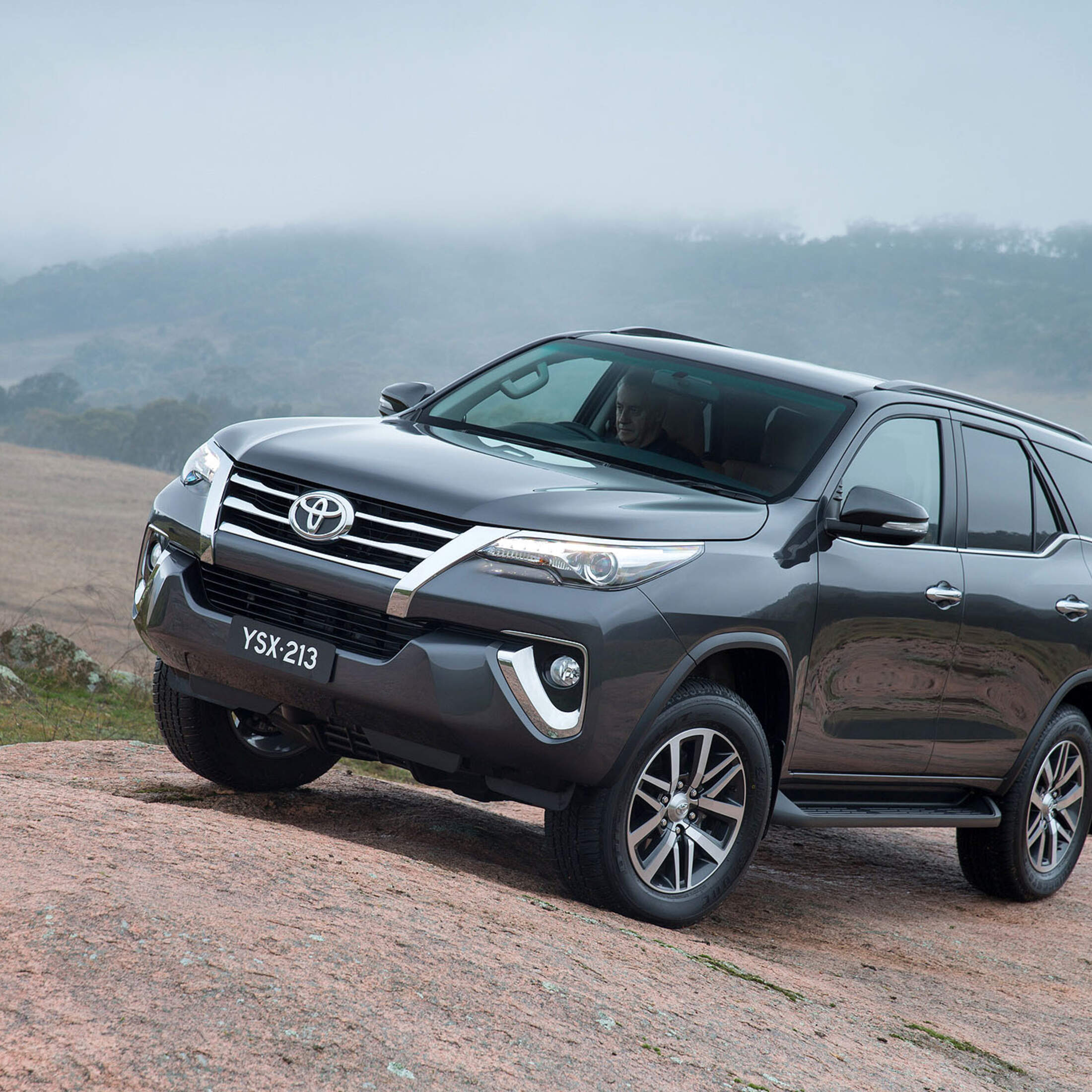 Toyota Fortuner Weltpremiere : Sexy Siebensitzer  AUTO MOTOR UND