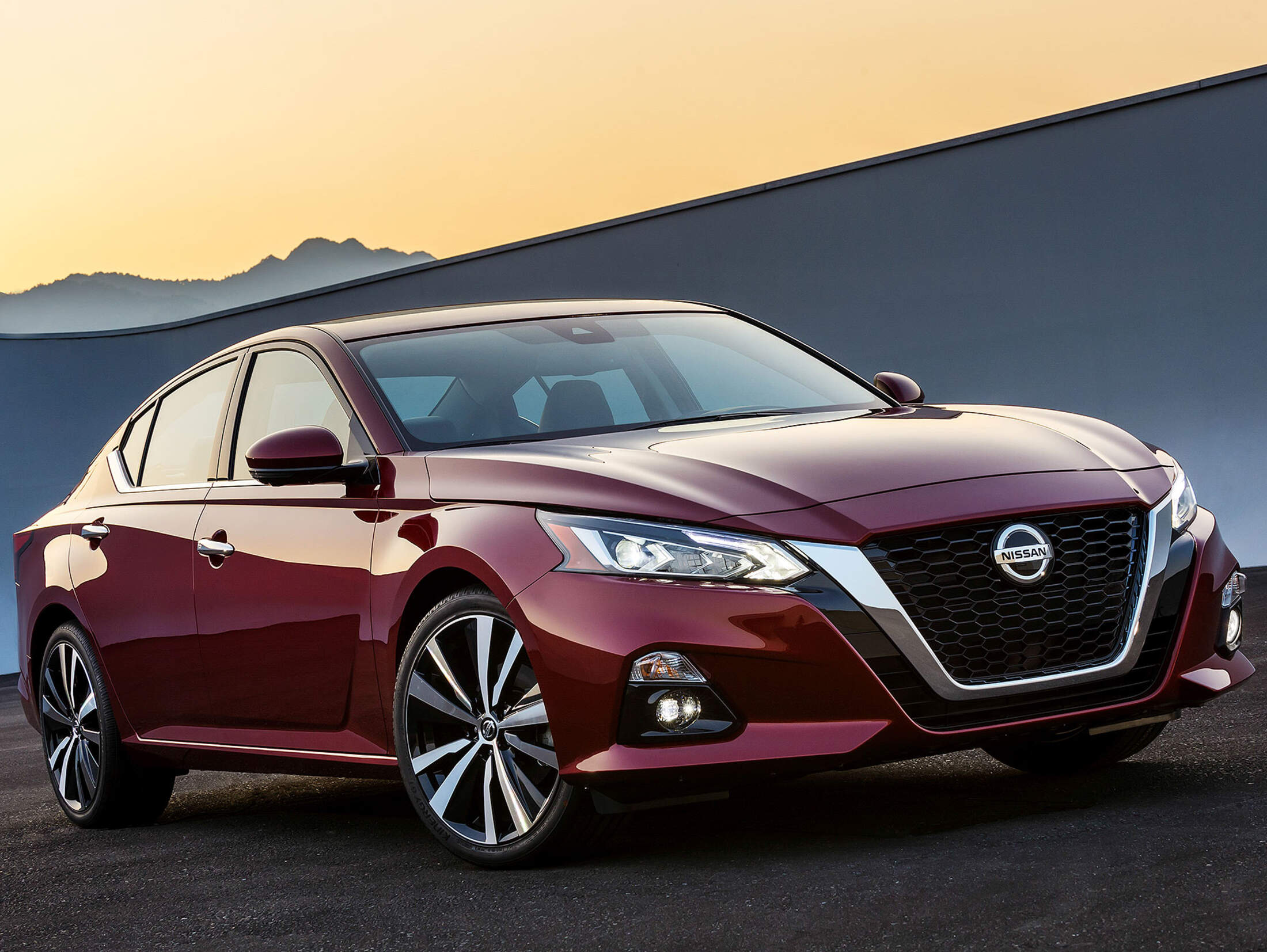 Nissan Altima (): Mittelklasse-Limousine mit neuem Design