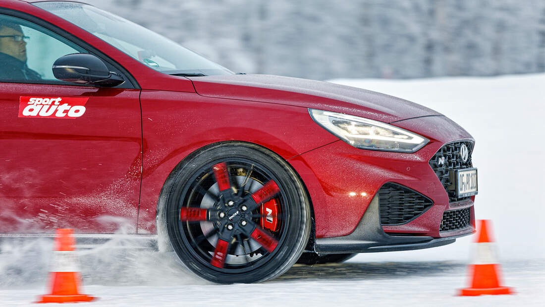 Ganzjahresreifen in 235/35 R 19 91Y XL im Test AUTO MOTOR UND SPORT