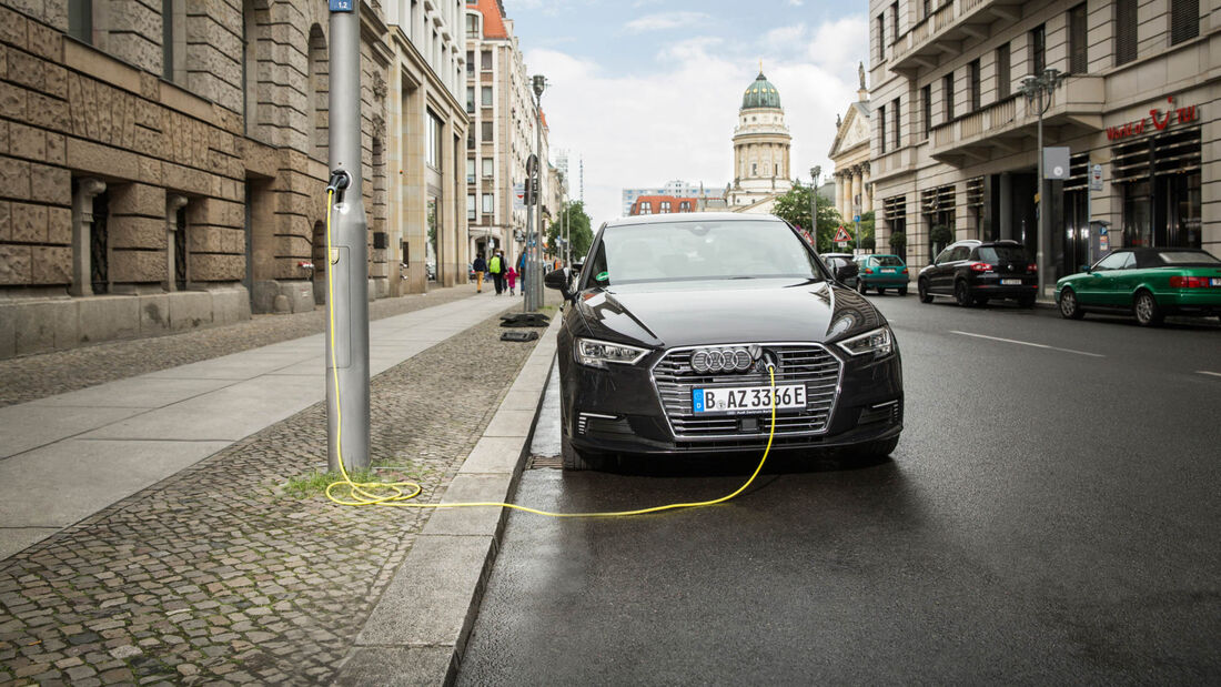 ubitricity und ebee geben Produktpartnerschaft bekannt - Laternen-Lader fŸr Elektroautos